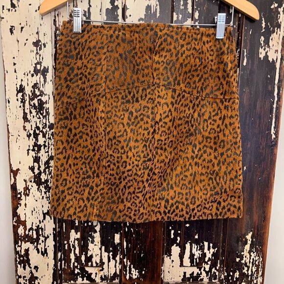 Women’s
Leather animal print skirt. Size M. - Picture 2 of 11